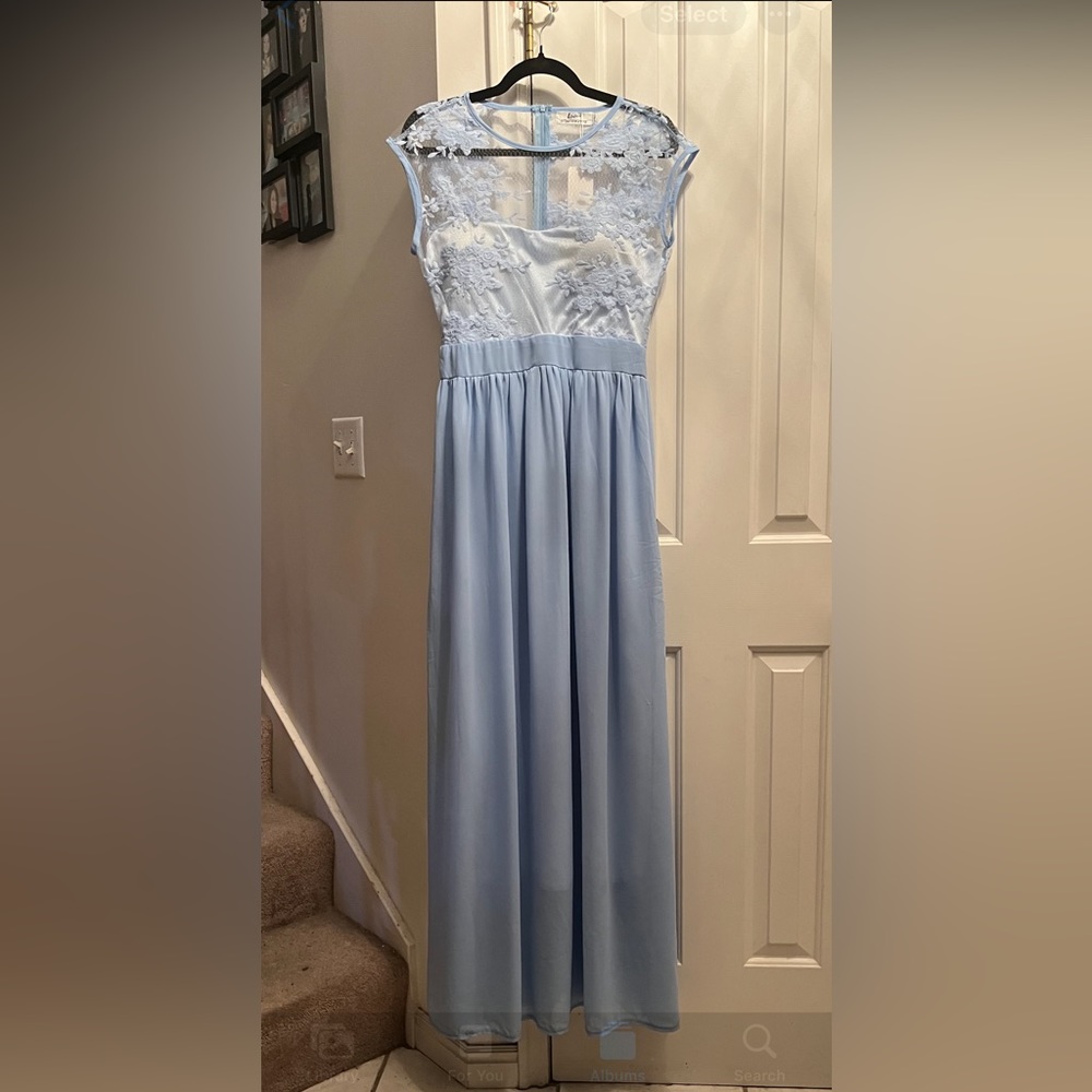 Liujos NWT Sleeveless Gown- size L